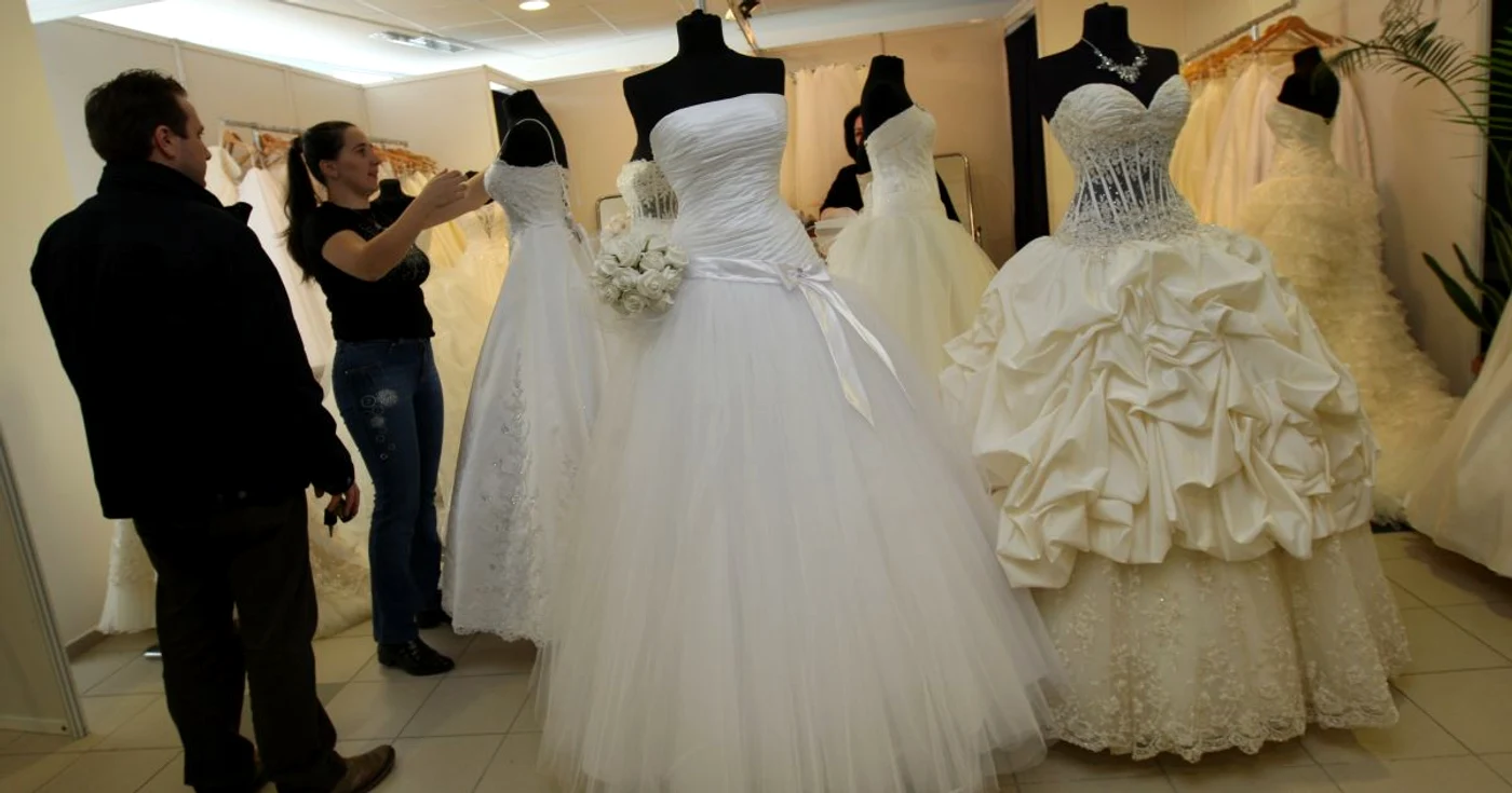 Organizatorii au scos la vânzare rochii pentru toate buzunarele