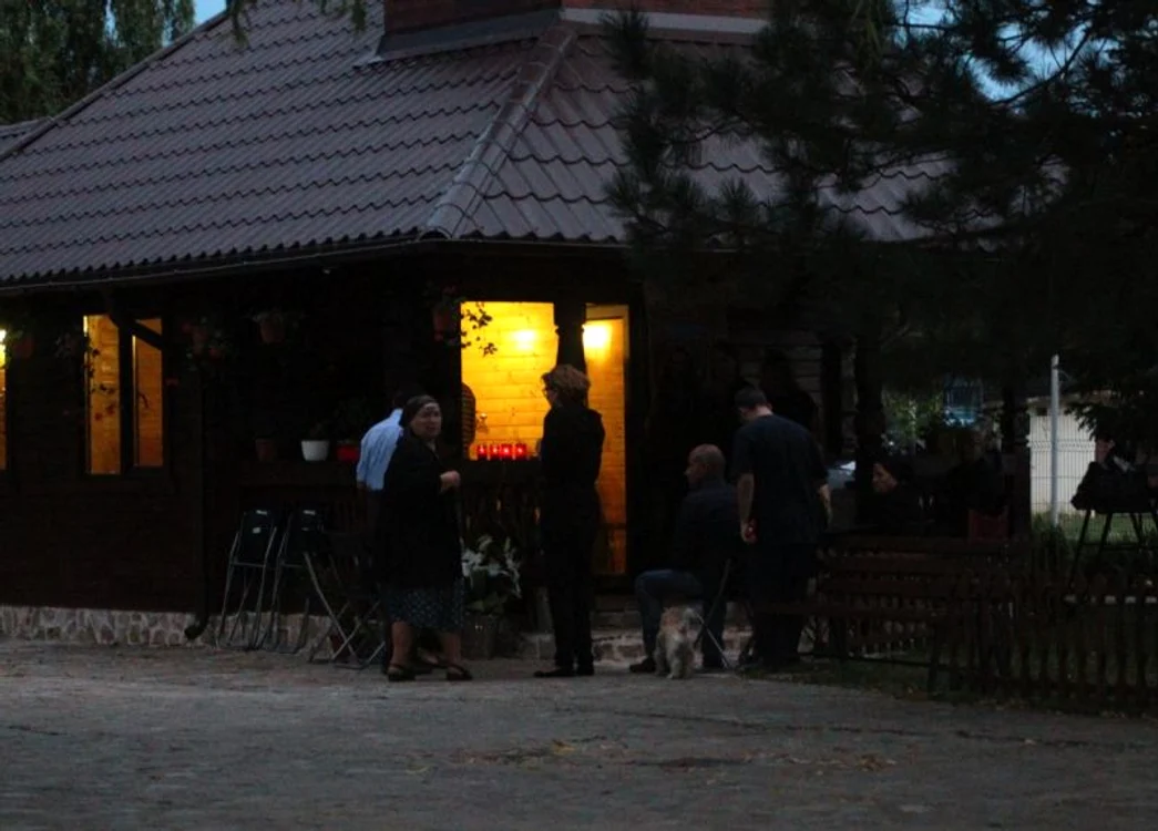 Capela unde a fost depus trupul neînsufleţit al tatălui vedetei 