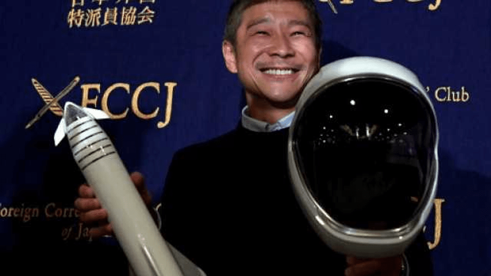 Miliardarul Yusaku Maezawa a prezentat echipa care îl va însoţi în călătoria în jurul Lunii