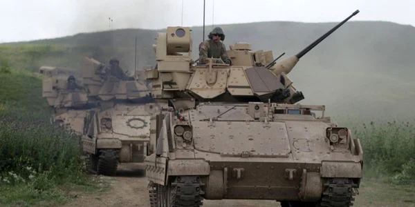 Vehicule americane Bradley FOTO EPA-EFE