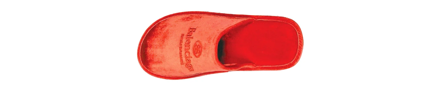 Papucii Balenciaga costă o avere