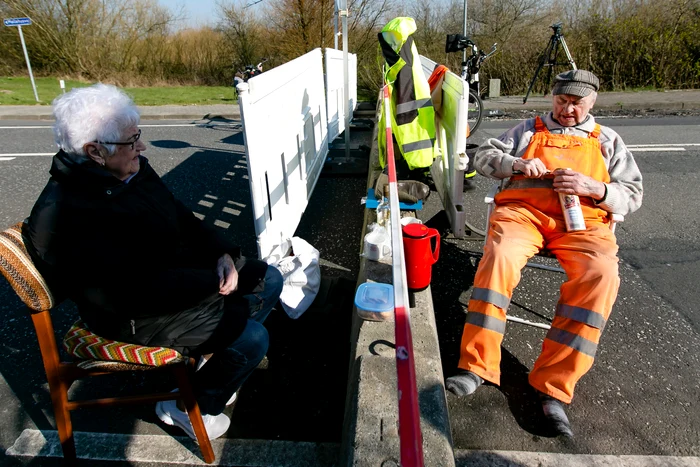Karsten Tüchsen Hansen şi Inga Rasmussen se întâlnesc zilnic la povești la la punctul de frontieră Aventoftfoto: Guliver / GettyImages