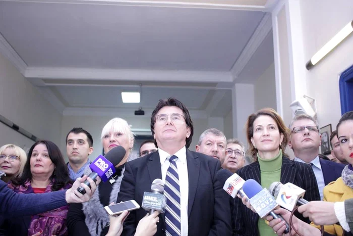 Nicolae Robu, în seara alegerilor parlamentare din 11 decembrie, aşteptând rezultatele FOTO Pressalert