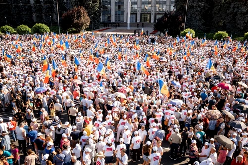 Protestul de duminică, 19 iunie, din faţa Guvernului de la Chişinău.