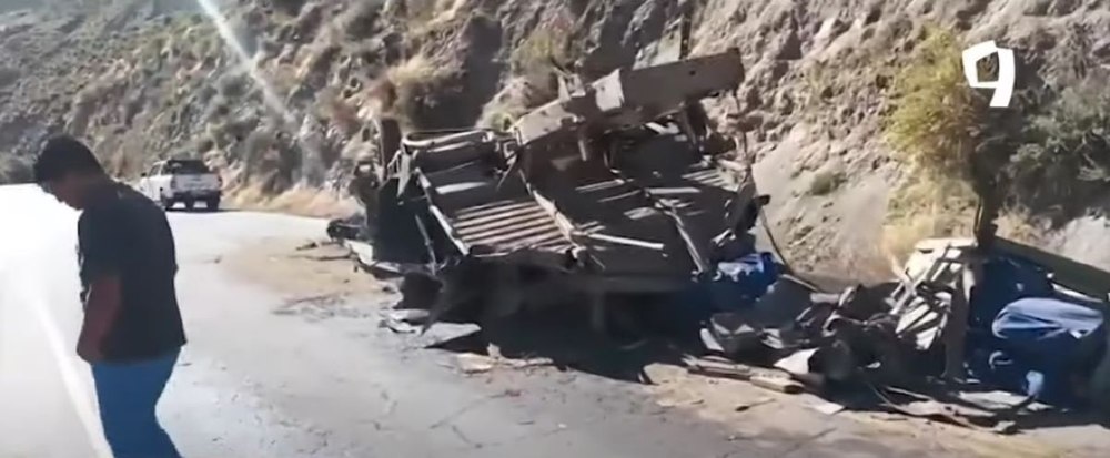 Cel puţin 13 persoane au murit și alte cinci au fost grav rănite într-un accident de autocar în Peru VIDEO
