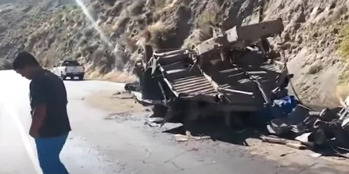 Cel puţin 13 persoane au murit și alte cinci au fost grav rănite într un accident de autocar în Peru  Foto Captură video YouTube jpg