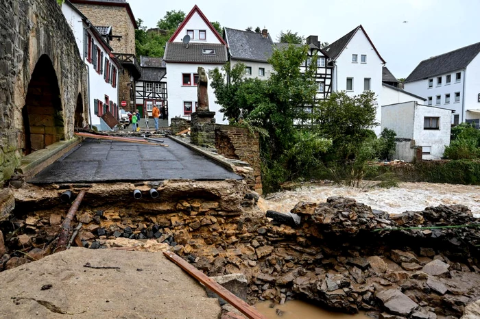 Drum distrus de inundaţii la Bad Muenstereifel, în Renania de Nord-Westfalia  FOTO EPA-EFE