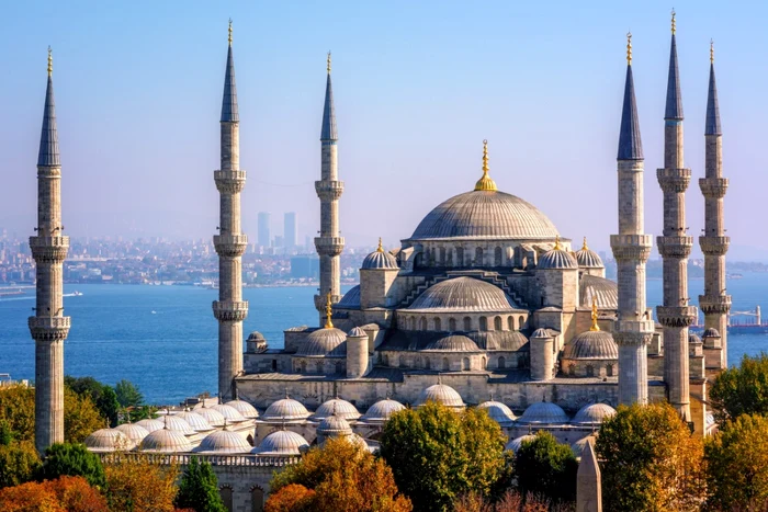 moscheea albastra istanbul foto shutterstock