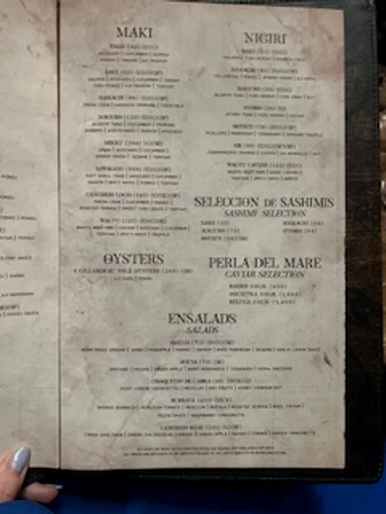 Ce poți alege din meniul restaurantului  la care este acționar Olăroiu. FOTO Click!