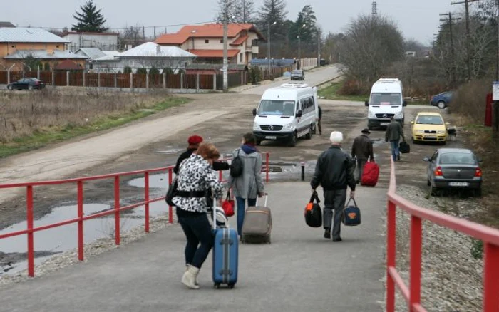 Dascălii care fac nevata vin pe banii lor la locul de muncă