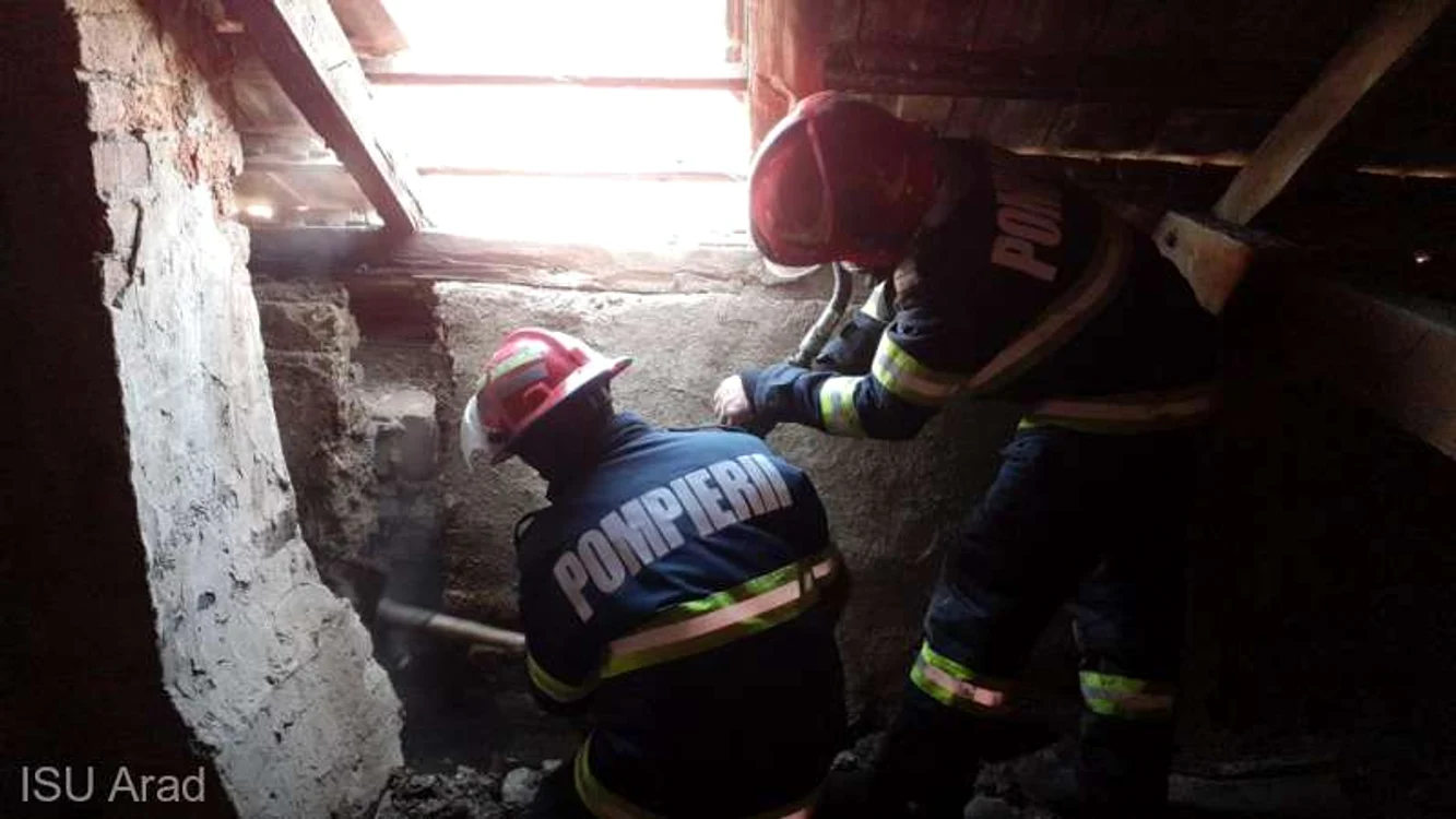 Incendiu la o școală din Arad FOTO ISU Arad