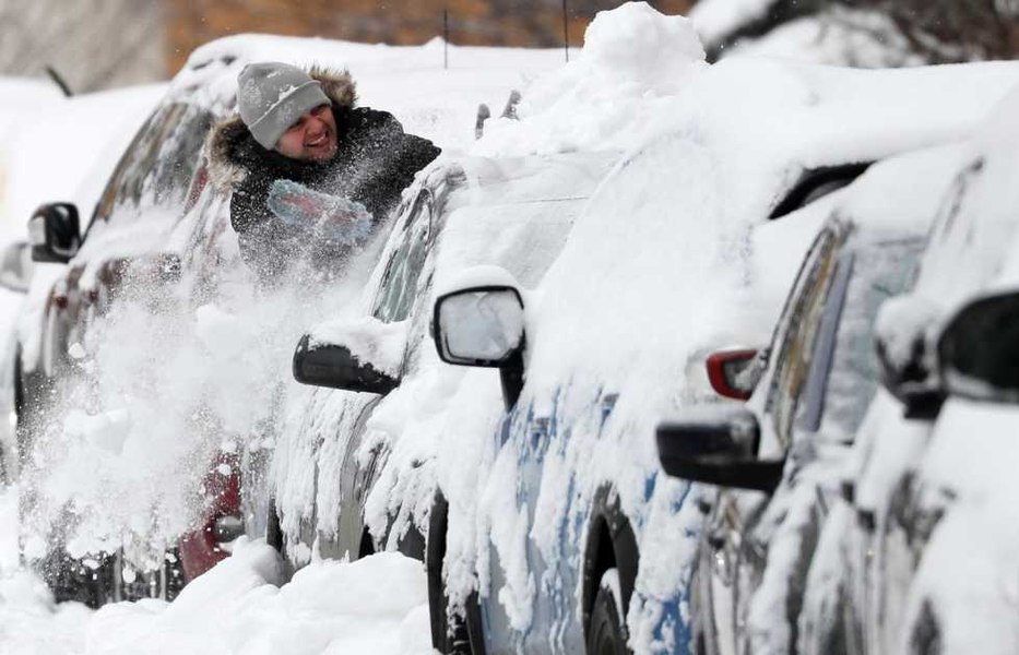 Căpitan de marină rus găsit mort în apartamentul său din Sankt Petersburg. Ar fi înghețat după întreruperea alimentării cu energie electrică