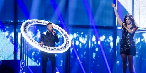  Paula Seling şi Ovi în timpul reprezentaţiei din semifinala Eurovision FOTO Mediafax/AFP