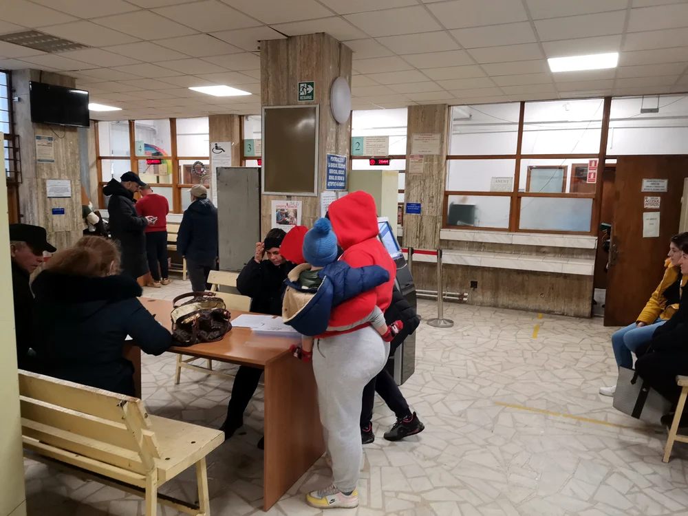 Oamenii au venit să-și rezolve problemele înainte de o nouă vacanță bugetară FOTo: A. Mitran