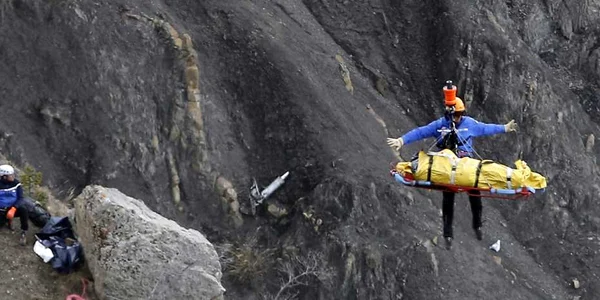 avion prabusit in franta resturi aeronava FOTO AP