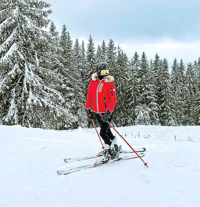 Daniela Crudu  face show  pe o pârtie  din Ucraina 