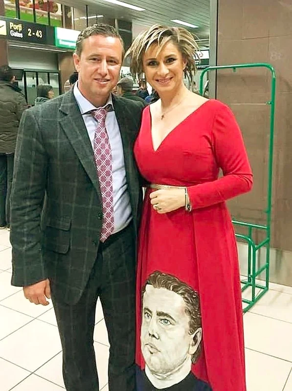Prodanca a purtat rochie cu chipul lui Reghe în 2014 Sursa Click!