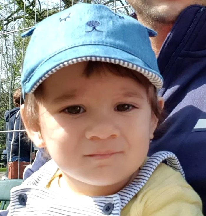 La locul tragediei au fost aduse flori și jucării Foto: observatornews.ro / The Sun