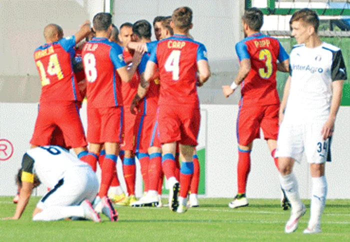 
    Bawab a învins Astra şi a calificat Steaua în finala Cupei Ligii  