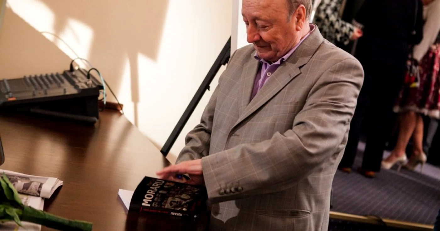 Marin Moraru, la lansarea cărţii sale de la Târgul Gaudeamus, în 2013