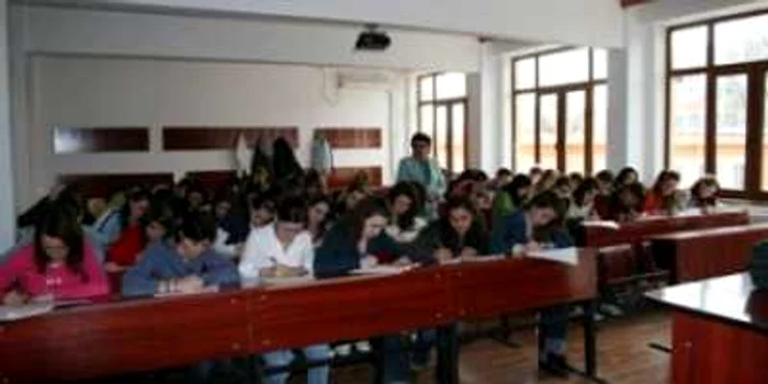 Galaţi: Studenţi din toată ţara se întrec în cibernetică economică