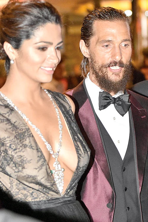 
    2015 Pe lângă soţia sa,  fotomodelul Camila  Alves, actorul arată  foarte îmbătrânit  