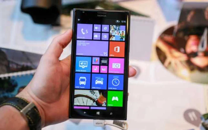 Lumia 1520 şi Lumia 1320 arată la fel, dar au performanţe puţin diferite