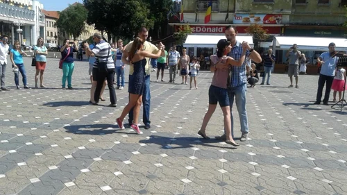 Acţiune artistică în Piaţa Victoriei FOTO Ştefan Both