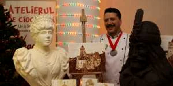 Silvian Miron, alături de cele două capodopere din ciocolată
