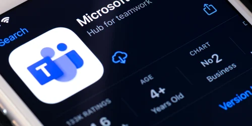 Platforma Microsoft teams smartphone foto shutterstock jpg