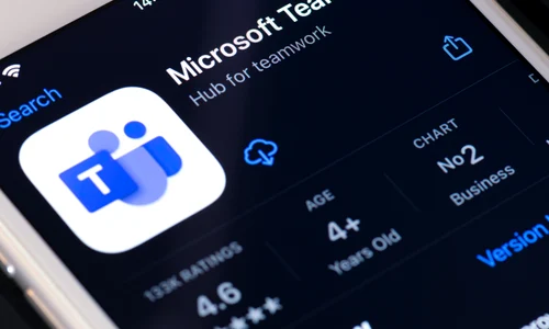 Platforma Microsoft teams  smartphone foto shutterstock jpg