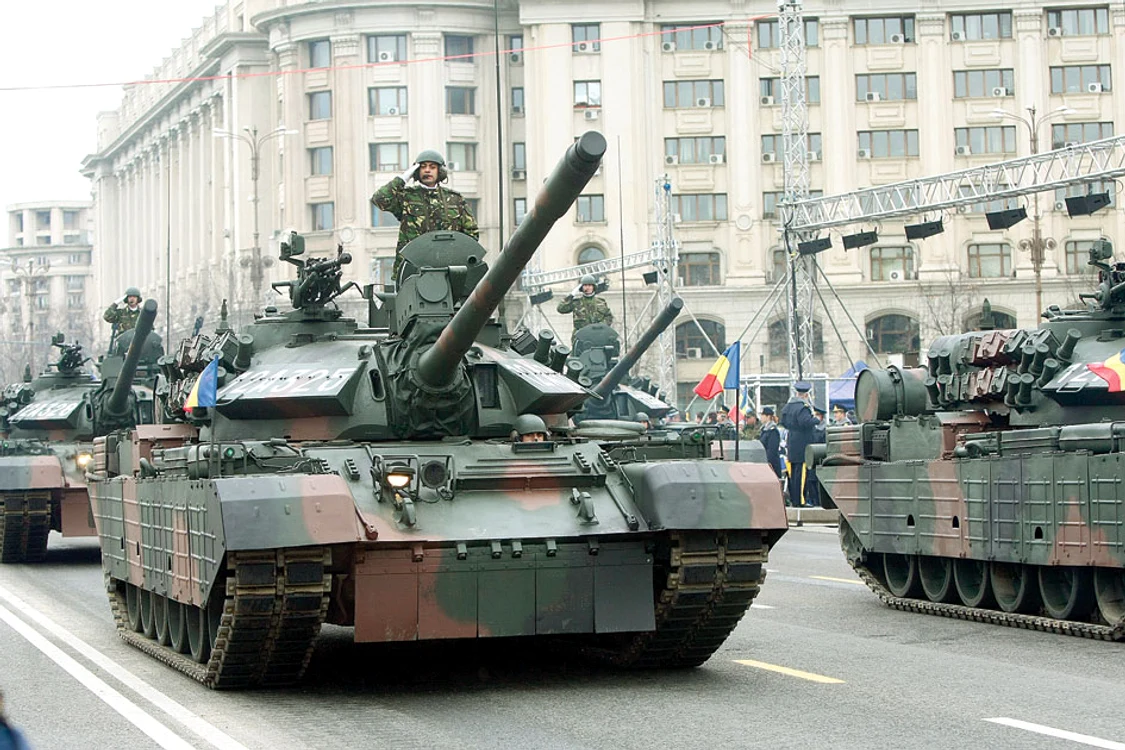 
    Una din atracțiile paradei militare va fi defilarea tancurilor, ale căror motoare vor face să răsune Piața ConstituțieiFoto: Dorin Constanda  