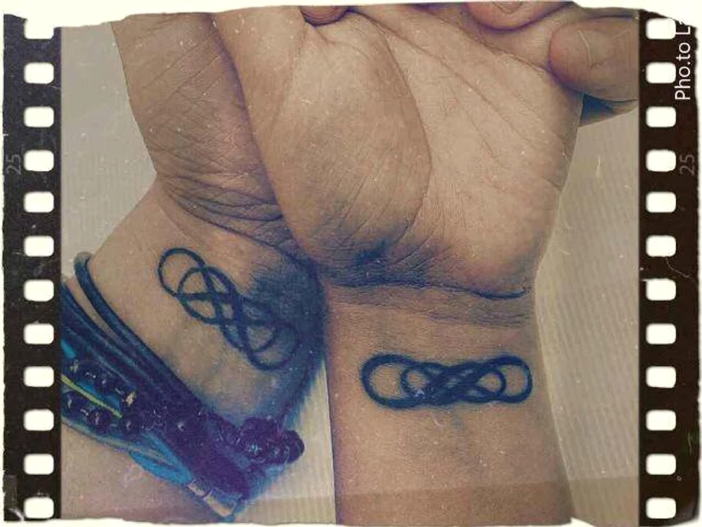Andreea Mantea şi iubitul ei, Cristi, şi-au făcut tatuaje identice