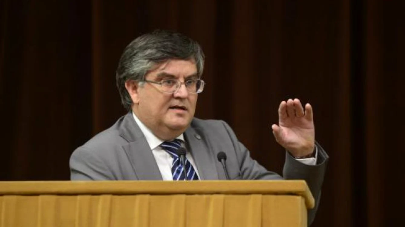 Mircea Dumitru a anunțat că elevii de la clasa a IV-a nu vor avea manuale pe 12 septembrie