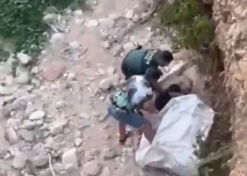 Bărbat de 67 de ani, salvat de Garda Civilă după ce a rămas blocat două zile în albia unui pârâu