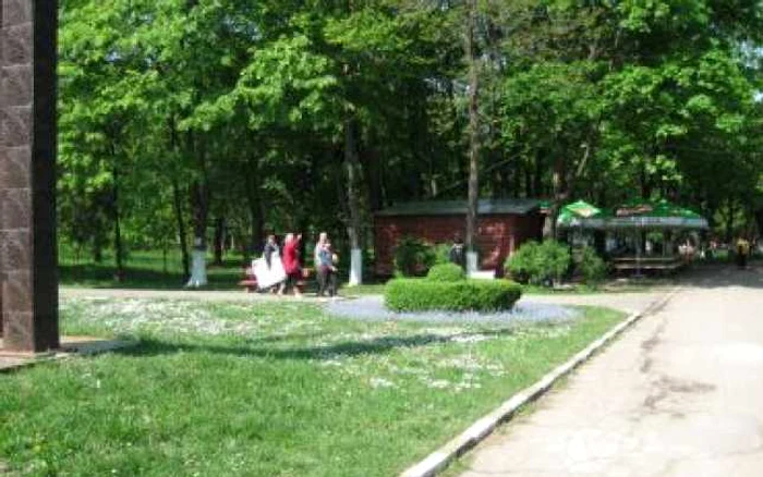 Ploieşti: Copii au adunat gunoaiele turiştilor