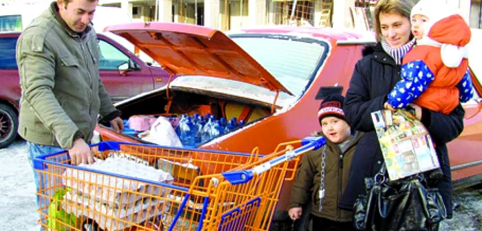 Familia Gherga a fost la cumpărături în această dimineață. 