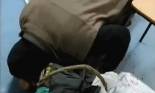 Bătrânul a stat trei ore pe jos și s a rugat de personalul medical ca să fie internat jpeg