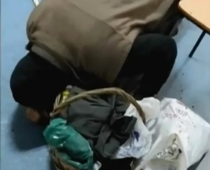Bătrânul a stat trei ore pe jos și s-a rugat de personalul medical ca să fie internat