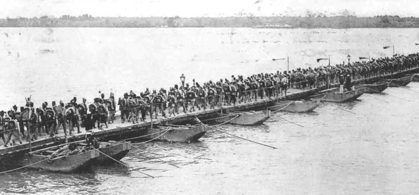 Armata română trece Dunărea în Bulgaria, în timpul campaniei din 1913
