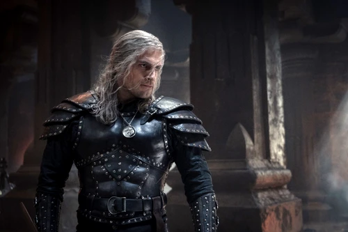 Henry Cavill, interpretul personajului principal din serialul „The Witcher“ FOTO Profimedia