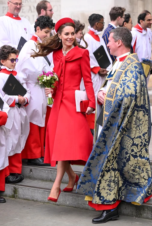 Kate Middleton a purtat o ținută roșie, la Westminster Abbey