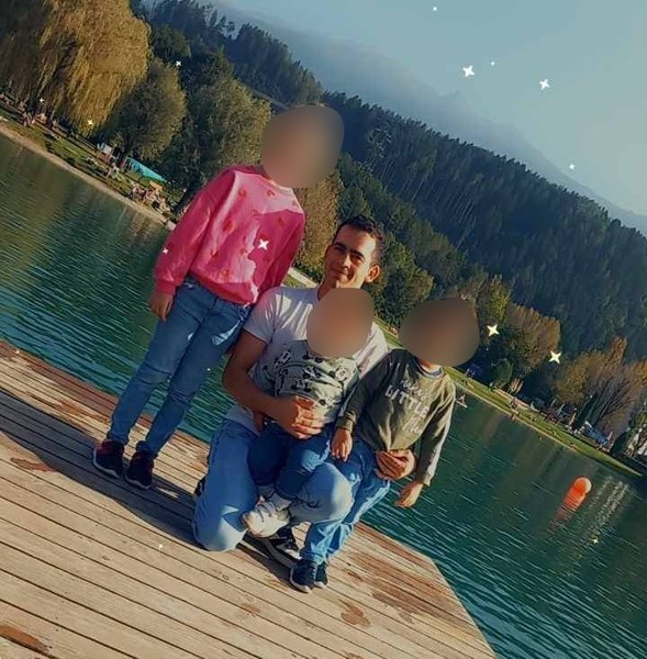 Sora șoferului sinucigaș din Suceava o acuză pe soția acestuia de moartea lui și a copiilor. „Putea să se ducă la poliție și să reclame”