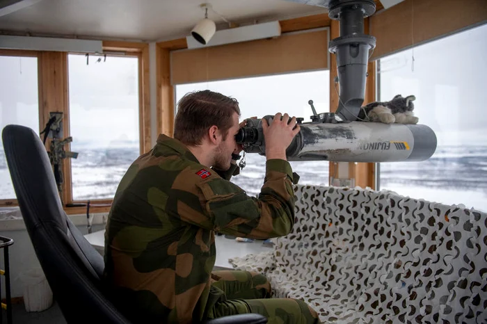 Soldat norvegian supraveghind granița cu Rusia FOTO EPA-EFE