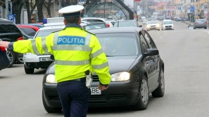 Șoferul a fost oprit în trafic Foto: Arhivă Click!