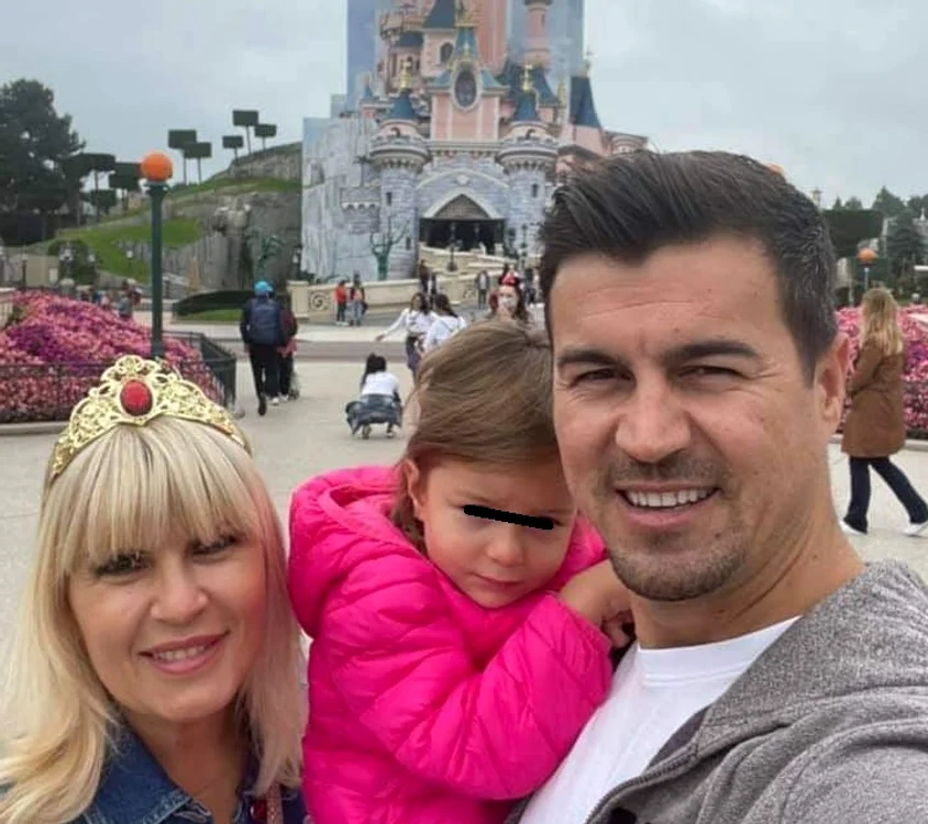 
    Elena Udrea a sărbătorit ziua de naștere a micuței Eva Maria la Disneyland ParisFoto: Facebook  