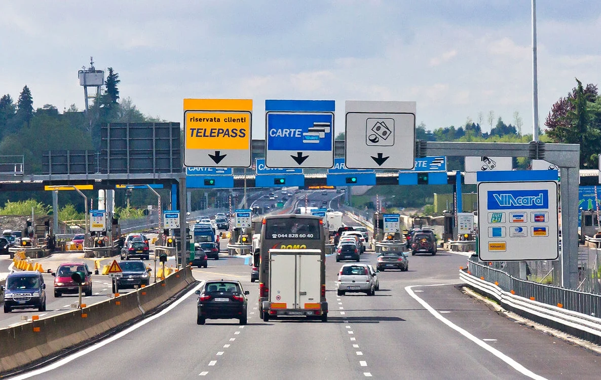 Punctele fizice de încasare a taxei de autostradă din nordul Italiei au început să dispară.