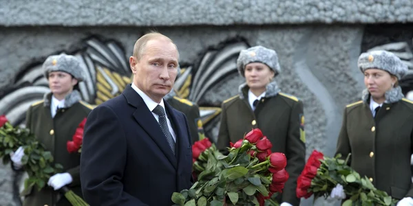 Vladimir Putin participă la o ceremonie la Monumentul Generalului Vasily Margelov foto reuters
