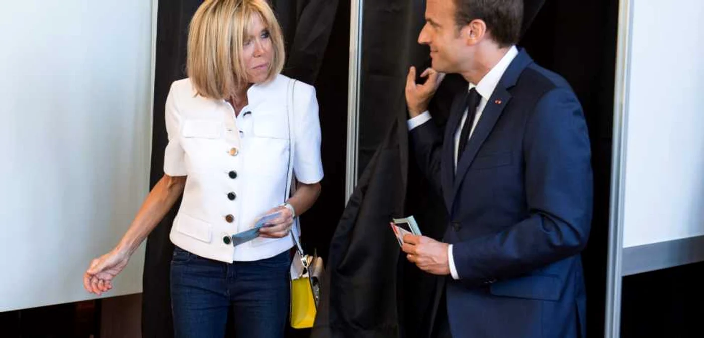 Emmanuel Macron şi soţia sa Brigitte şi-au exprimat dreptul de vot FOTO Hepta/Mediafax