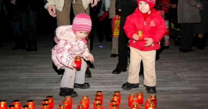 Sucevenii vor putea aprinde lumânări începând cu ora 17.00